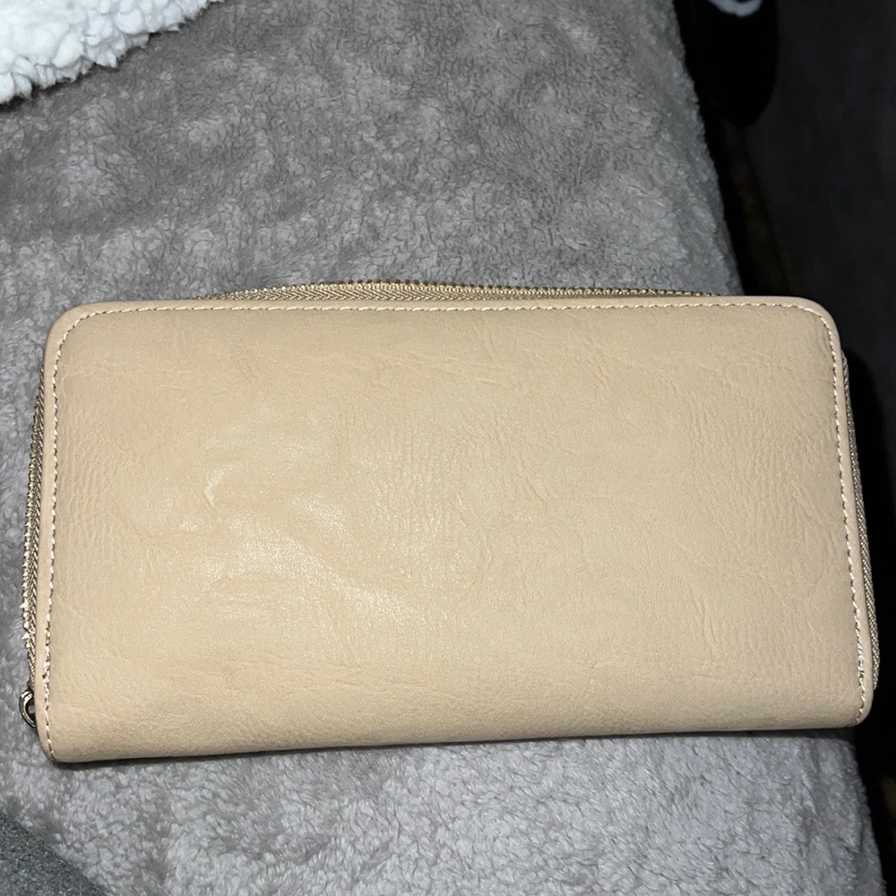 BRAND NEW CHARMING CHARLIES WALLET NEVER USED ***